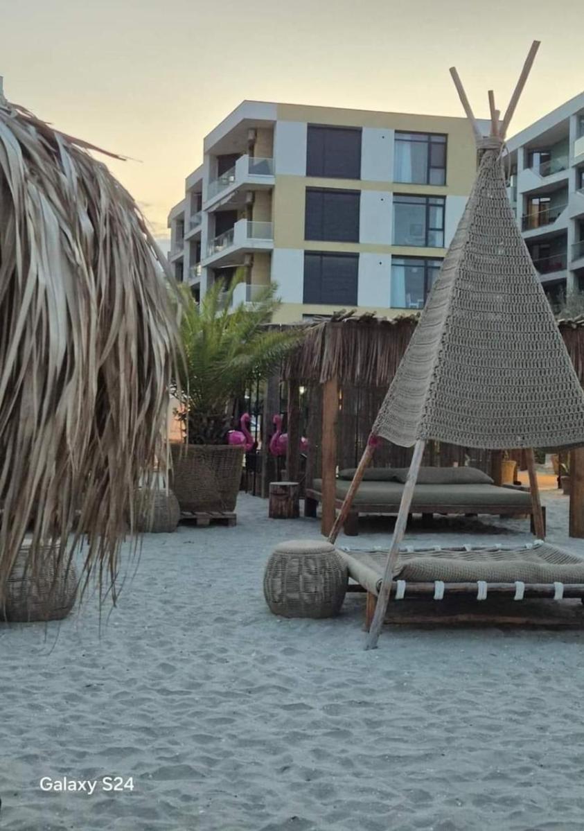 Năvodari Constantinos Apartment Mamaia Nord מראה חיצוני תמונה